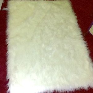 White fur carpet